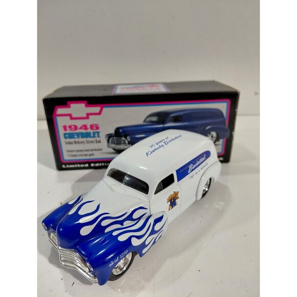 SpecCast 20532 DieCast University Kentucky UK 1946 Chevrolet Sedan Delivery +Box - Picture 1 of 12